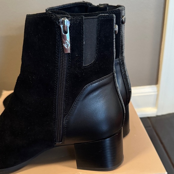 Donald J. Pliner Kelsee Black Leather & Suede Ankle Booties size 10 - Picture 7 of 15